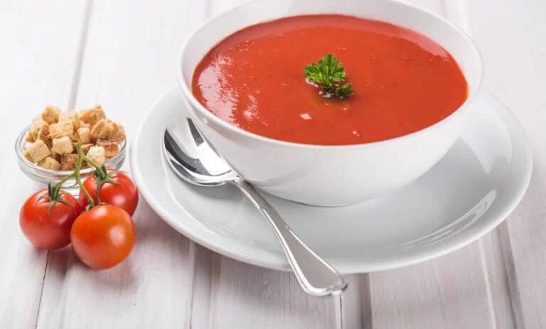 طرز تهیه سوپ گوجه فرنگی ایتالیایی یکی از ۱۰ سوپ برتر دنیا سوپ گوجه فرنگی