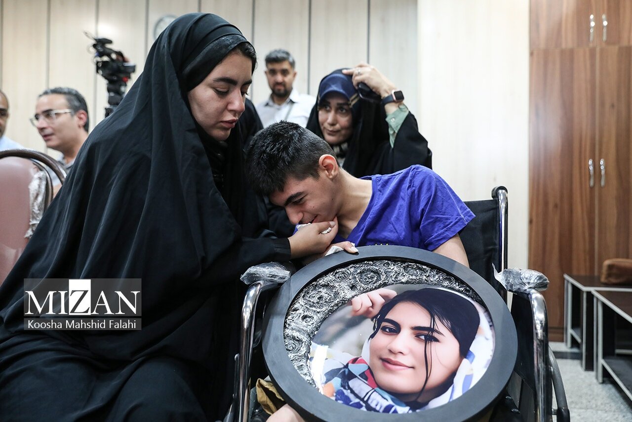 حرفهای مهم خواهر الهه حسیننژاد پس از محاکمه قاتل | انگیزه قتل ما را عصبانی میکند | خواسته ما قصاص قاتل در ملاء عام است | در دادگاه چه گذشت؟