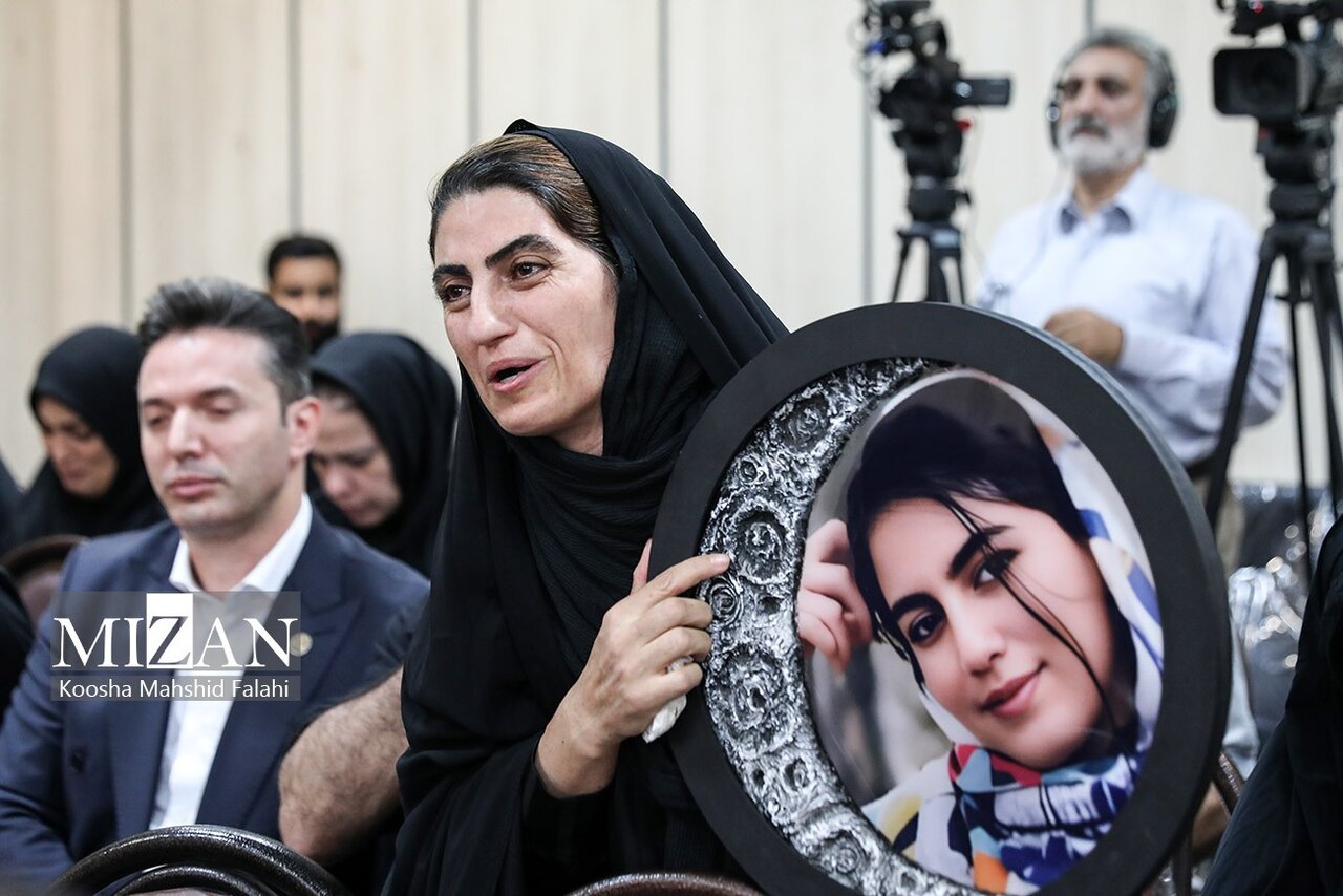 حرفهای مهم خواهر الهه حسیننژاد پس از محاکمه قاتل | انگیزه قتل ما را عصبانی میکند | خواسته ما قصاص قاتل در ملاء عام است | در دادگاه چه گذشت؟