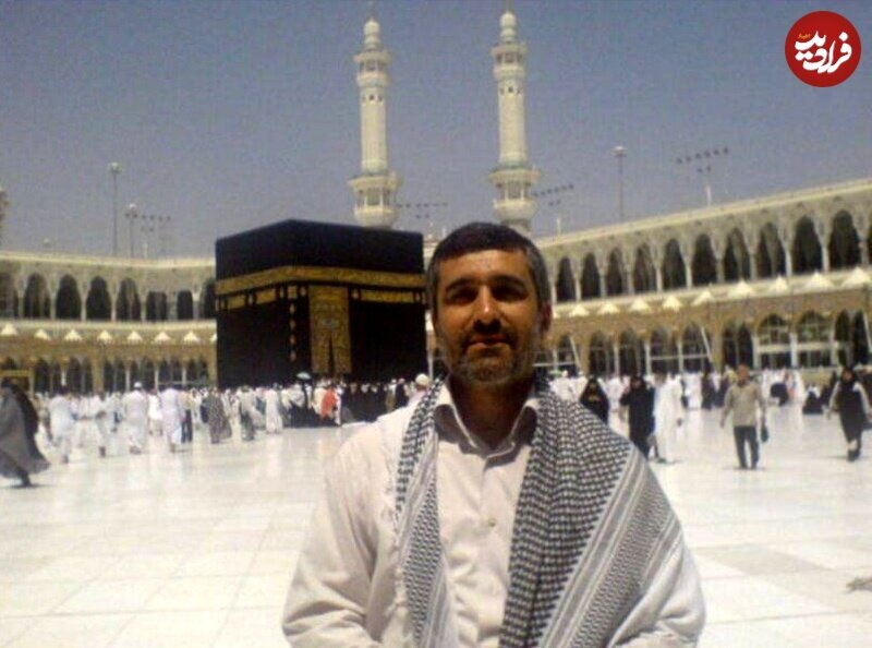 تصویری از «سردار حاجی زاده» در کنار کعبه؛ سال ۱۳۸۶