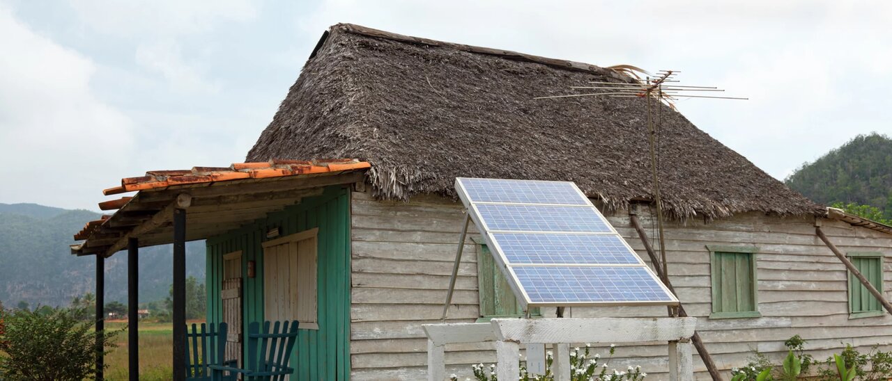 پایان قبض برقهای نجومی! | ساخت خانههایی با مصالح بازیافتی و انرژی خورشیدی