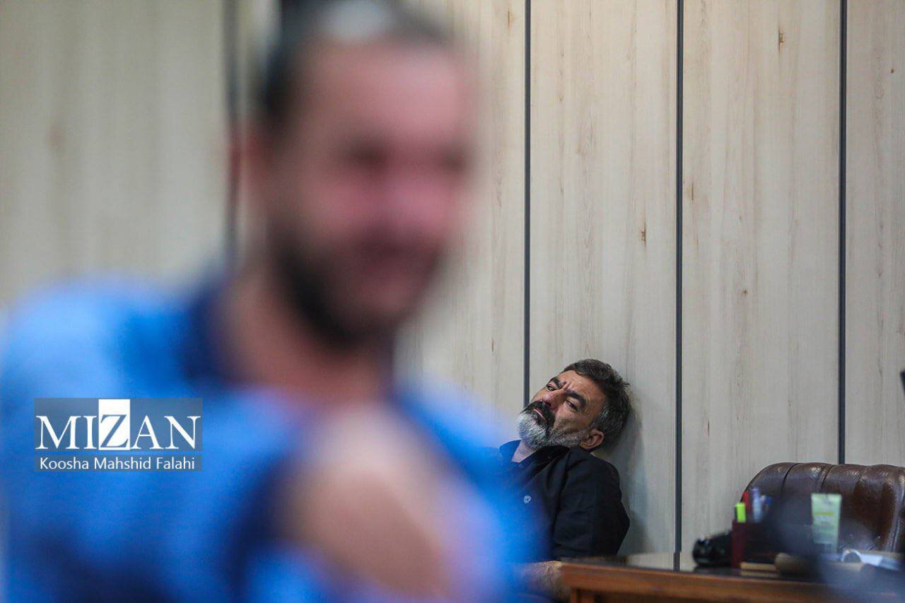 نگاه معنادار پدر الهه حسین نژاد به قاتل دخترش | عکس