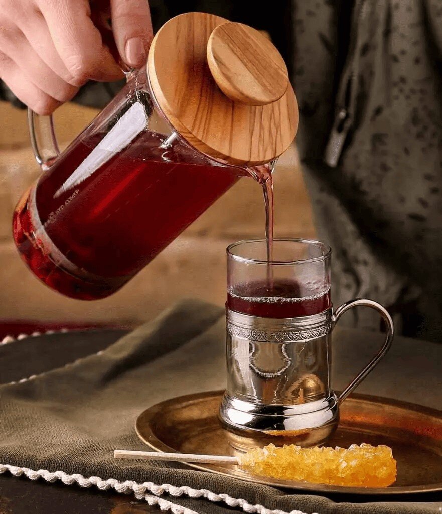 طرز تهیه چای آلبالو خوشطعم و خانگی؛ ترکیبی ترش و دلچسب