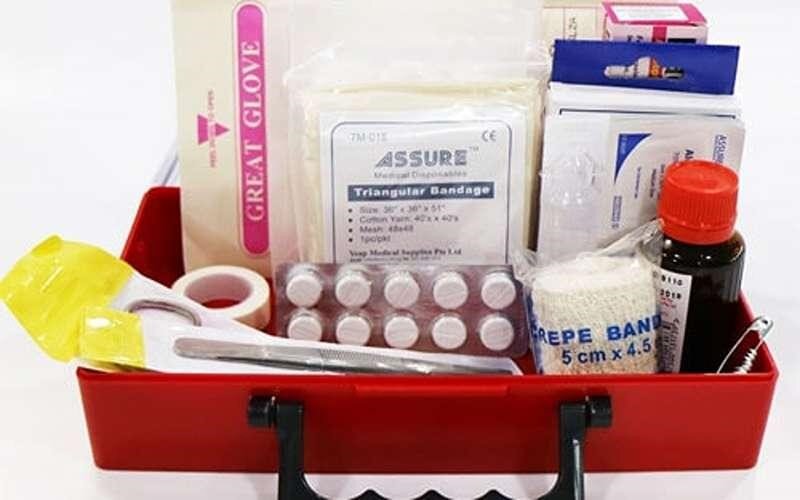 فهرست تجهیزات ضروری جعبه کمکهای اولیه در خانه و محل کار
