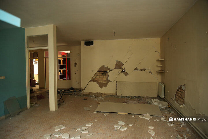 بازدید اعضای کمسیون عمران مجلس شورای اسلامی از خانه های تخریب شده جنگ 12 روزه