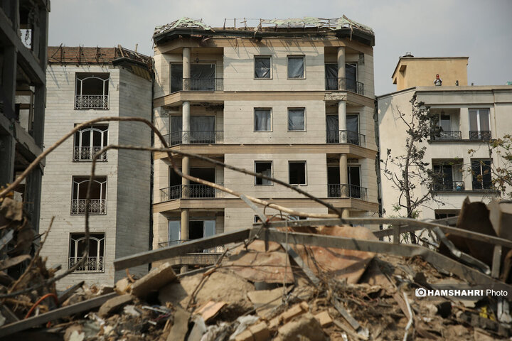 بازدید اعضای کمسیون عمران مجلس شورای اسلامی از خانه های تخریب شده جنگ 12 روزه