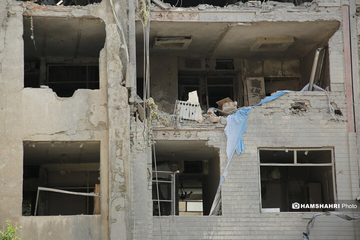 بازدید اعضای کمسیون عمران مجلس شورای اسلامی از خانه های تخریب شده جنگ 12 روزه