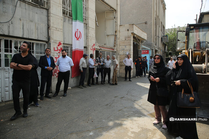 بازدید اعضای کمسیون عمران مجلس شورای اسلامی از خانه های تخریب شده جنگ 12 روزه