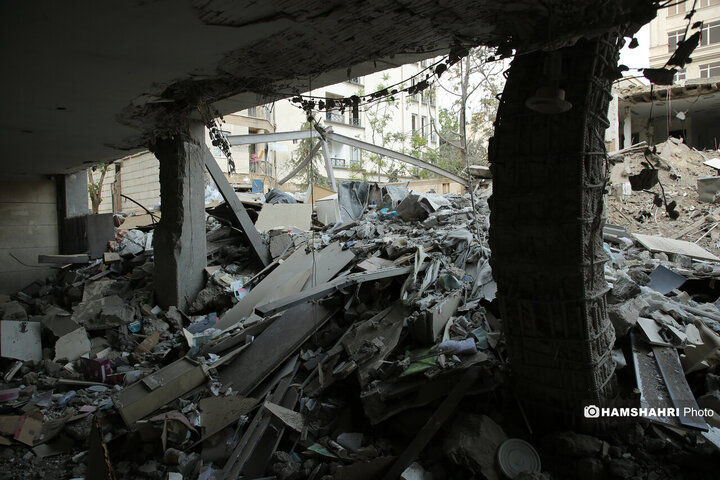 بازدید اعضای کمسیون عمران مجلس شورای اسلامی از خانه های تخریب شده جنگ 12 روزه