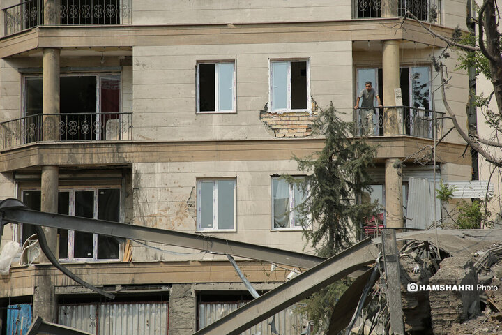 بازدید اعضای کمسیون عمران مجلس شورای اسلامی از خانه های تخریب شده جنگ 12 روزه