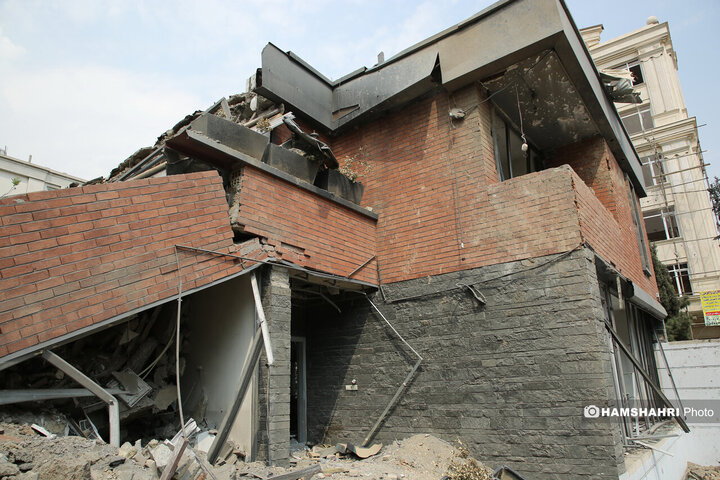 بازدید اعضای کمسیون عمران مجلس شورای اسلامی از خانه های تخریب شده جنگ 12 روزه