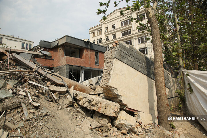 بازدید اعضای کمسیون عمران مجلس شورای اسلامی از خانه های تخریب شده جنگ 12 روزه