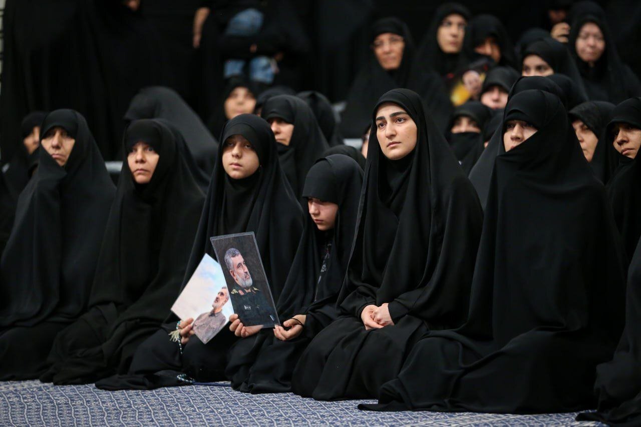 زینب ، نرجس و محمدرضا سلیمانی در دیدار امروز با رهبر انقلاب | تصاویر