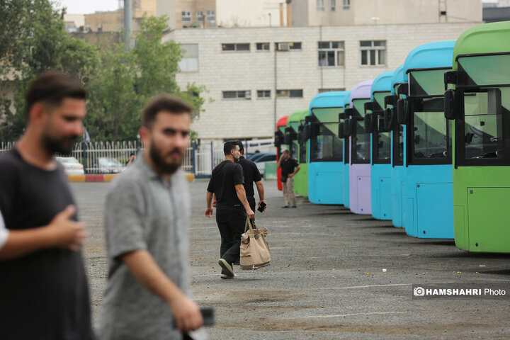 آیین بدرقه خادمان اعزامی شرکت واحد اتوبوسرانی تهران به عراق برای خدمات رسانی در اربعین