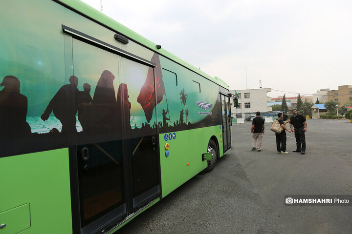 آیین بدرقه خادمان اعزامی شرکت واحد اتوبوسرانی تهران به عراق برای خدمات رسانی در اربعین
