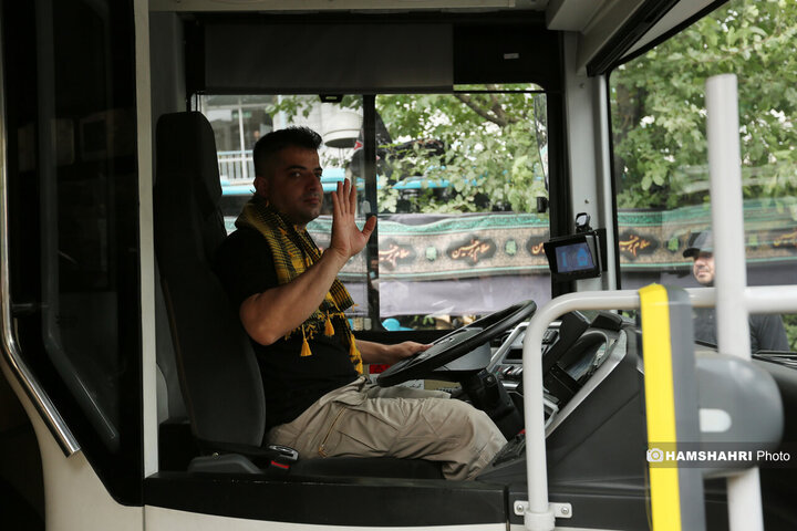 آیین بدرقه خادمان اعزامی شرکت واحد اتوبوسرانی تهران به عراق برای خدمات رسانی در اربعین