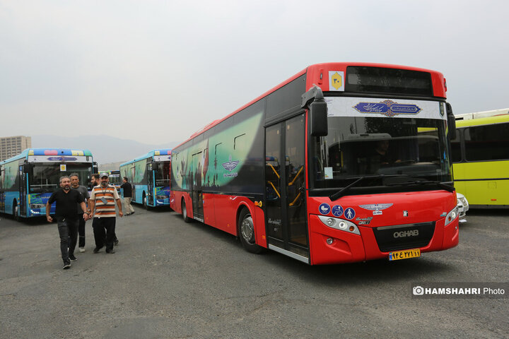 آیین بدرقه خادمان اعزامی شرکت واحد اتوبوسرانی تهران به عراق برای خدمات رسانی در اربعین