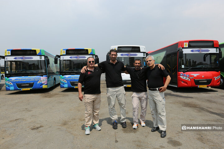 آیین بدرقه خادمان اعزامی شرکت واحد اتوبوسرانی تهران به عراق برای خدمات رسانی در اربعین