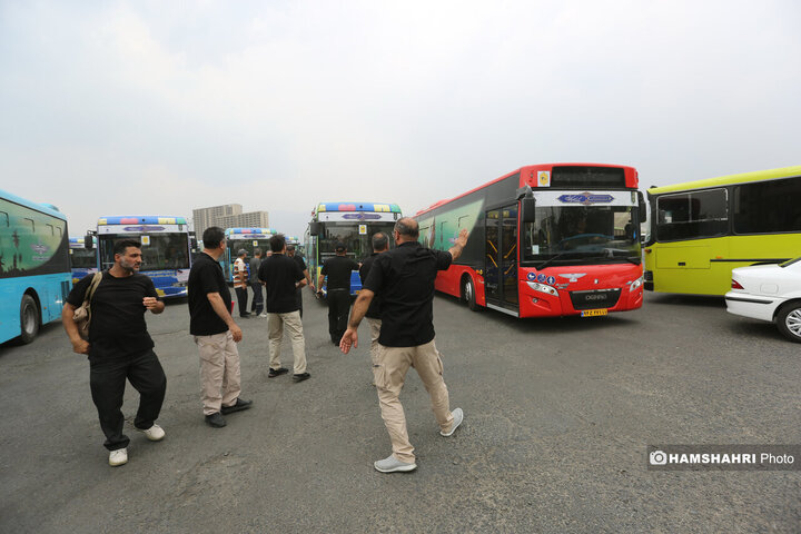 آیین بدرقه خادمان اعزامی شرکت واحد اتوبوسرانی تهران به عراق برای خدمات رسانی در اربعین