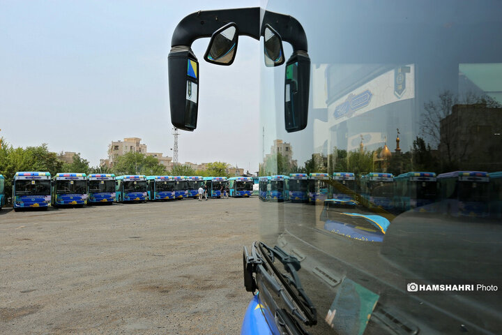 آیین بدرقه خادمان اعزامی شرکت واحد اتوبوسرانی تهران به عراق برای خدمات رسانی در اربعین