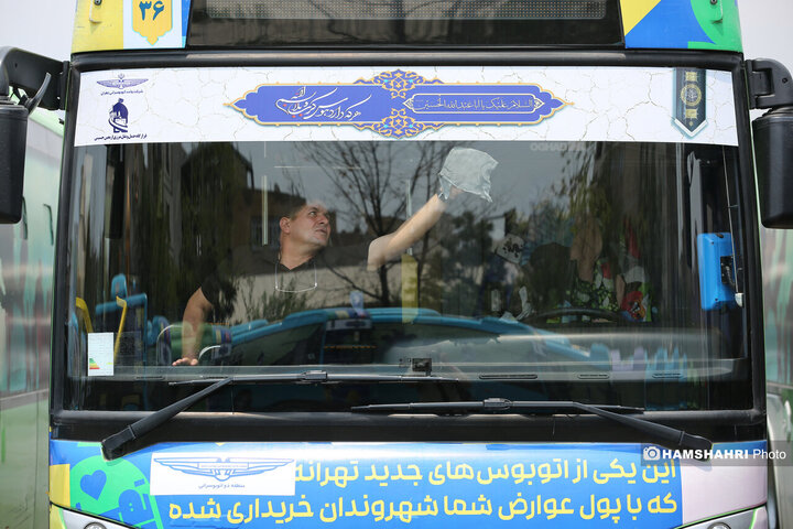 آیین بدرقه خادمان اعزامی شرکت واحد اتوبوسرانی تهران به عراق برای خدمات رسانی در اربعین