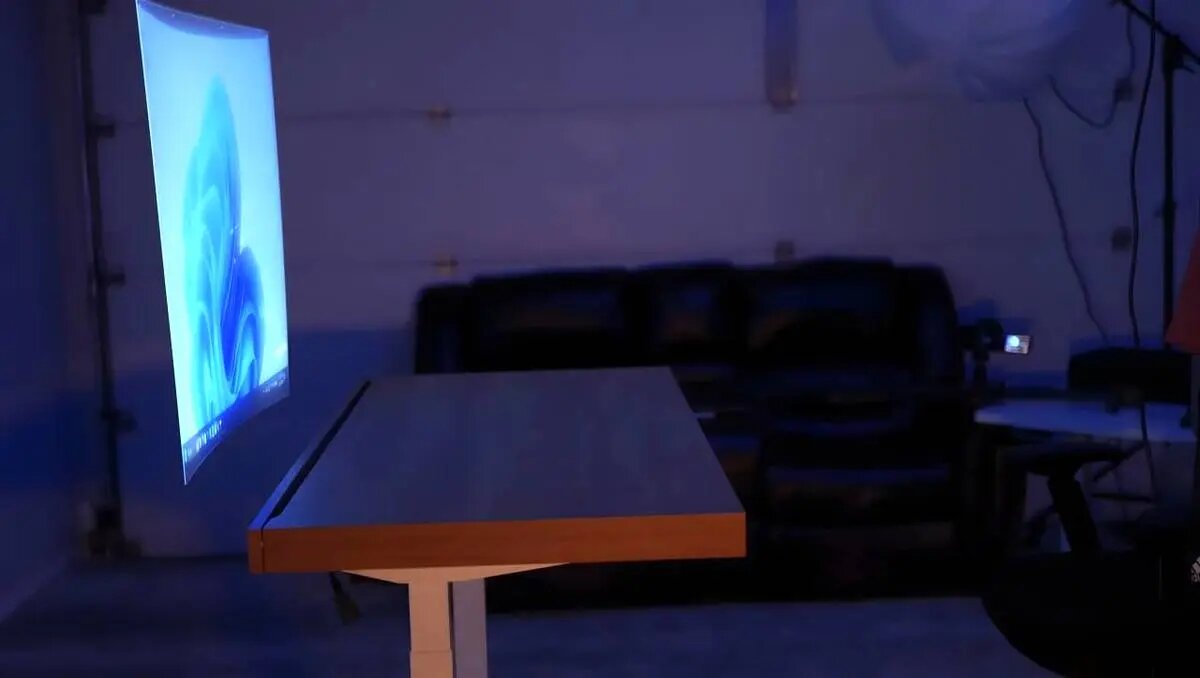 ساخت کامپیوتر نامرئی توسط یک یوتیوبر | عکس