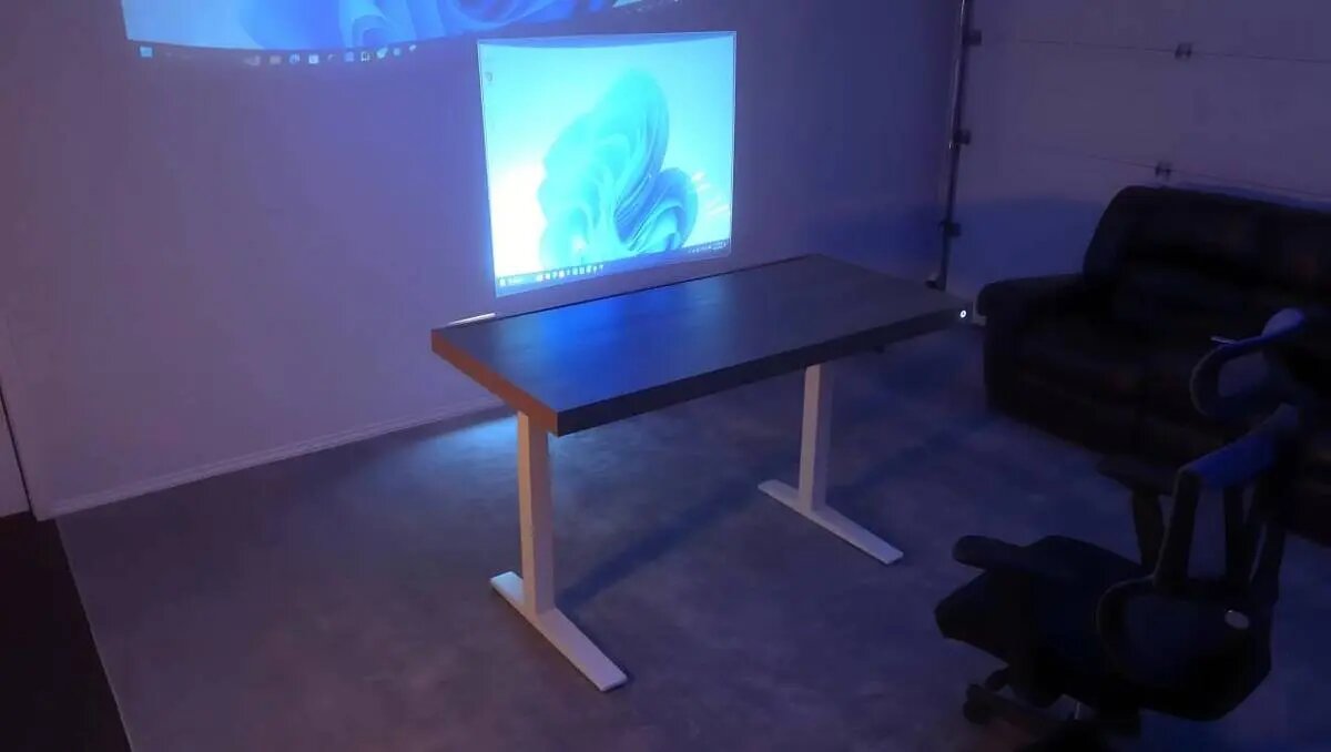 ساخت کامپیوتر نامرئی توسط یک یوتیوبر | عکس