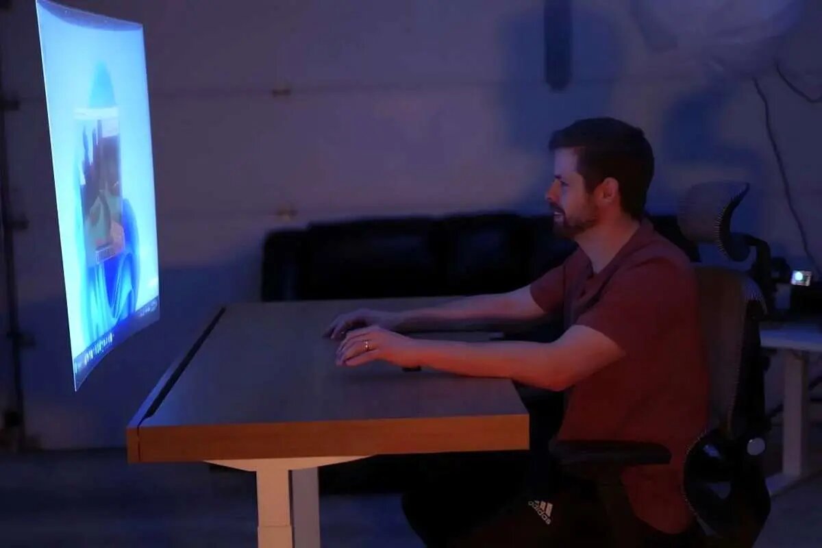 ساخت کامپیوتر نامرئی توسط یک یوتیوبر | عکس