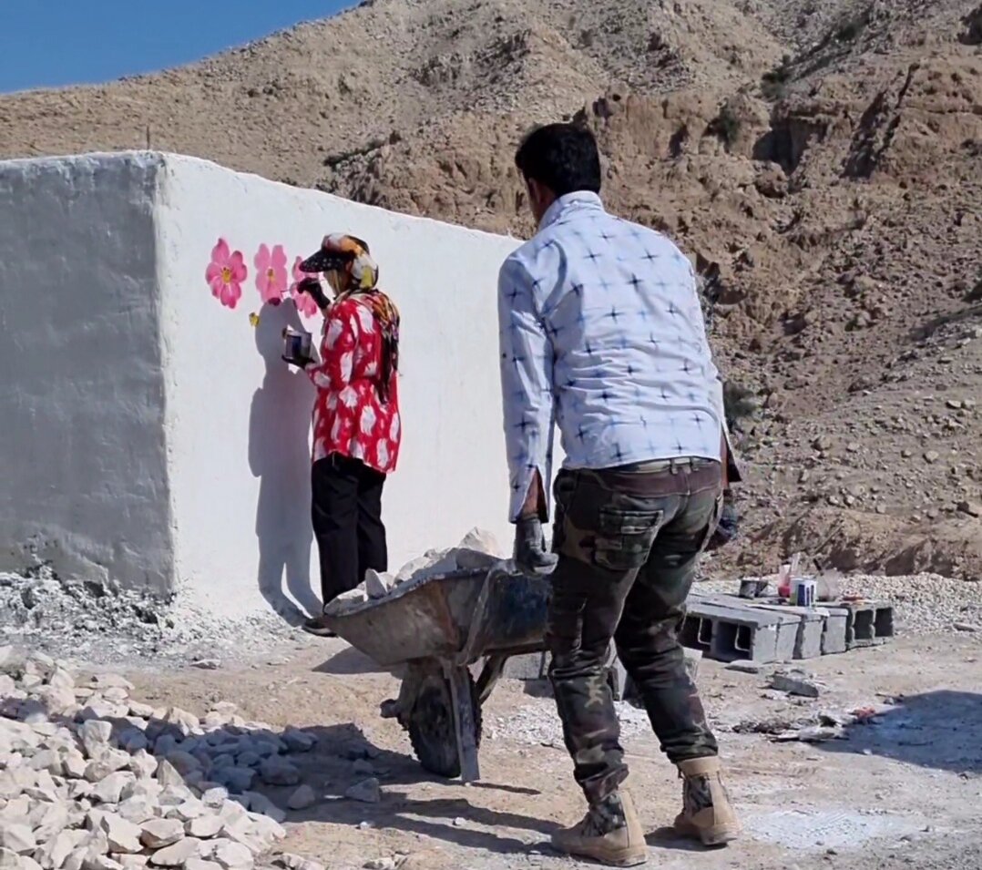 این راننده کامیون سقای‌ پرندگان تشنه دشتستان است | ماجرای کنار گذاشتن شکار توسط ۱۵۰ شکارچی  + فیلم