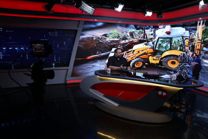 گفتگو با کارگر وراننده بیل مکانیکی شهرداری