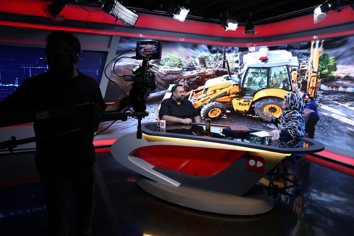 گفتگو با کارگر وراننده بیل مکانیکی شهرداری