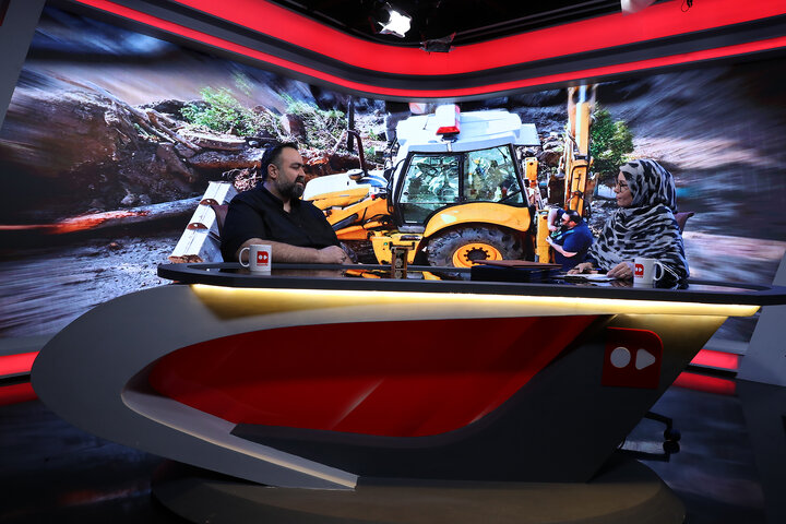 گفتگو با کارگر وراننده بیل مکانیکی شهرداری