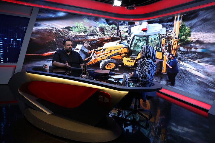 گفتگو با کارگر وراننده بیل مکانیکی شهرداری