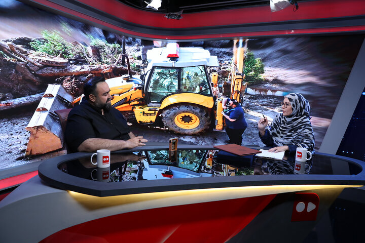 گفتگو با کارگر وراننده بیل مکانیکی شهرداری