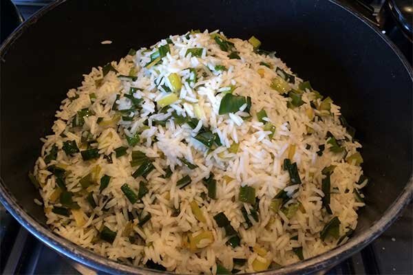 والک پلو؛ غذای سنتی شمرونی ها برای روزهای گرم تابستان