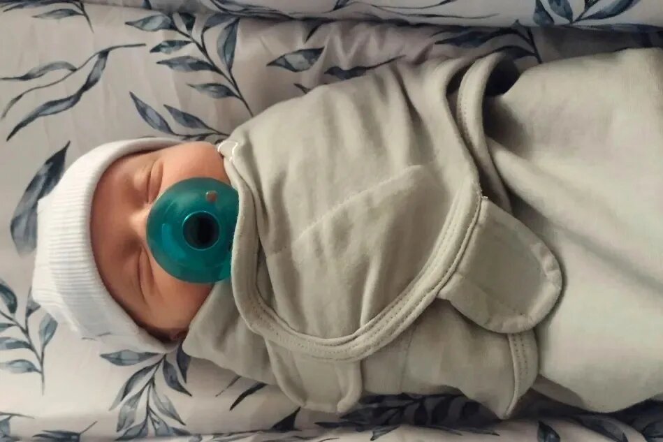 یک زوج آمریکایی از یک جنین منجمد تقریباً ۳۱ ساله صاحب یک پسر شدند infant