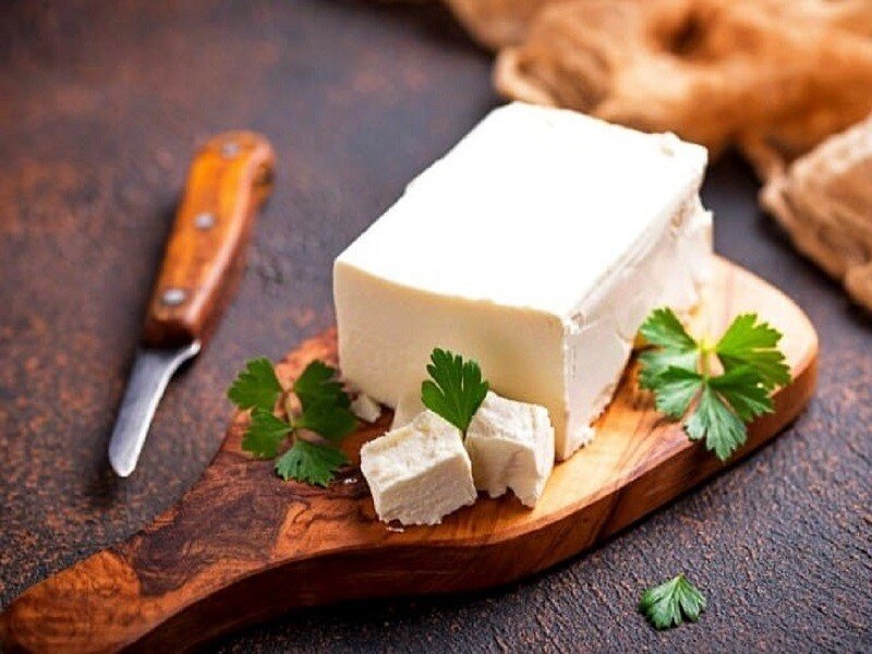 آیا خوردن پنیر باعث کند ذهنی میشود؟ واقعیت یا افسانه؟