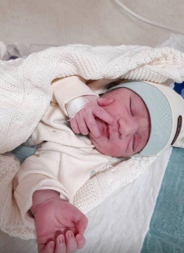 تصویری از نوه شهید رئیسی که به یاد رئیسجمهور شهید ابراهیم نامگذاری شد