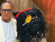 اعتراض تند یک خانم در برنامه رامبد جوان؛ این شوخی‌های مبتذل را تا کی ادامه می‌دهید؟ + ویدئو