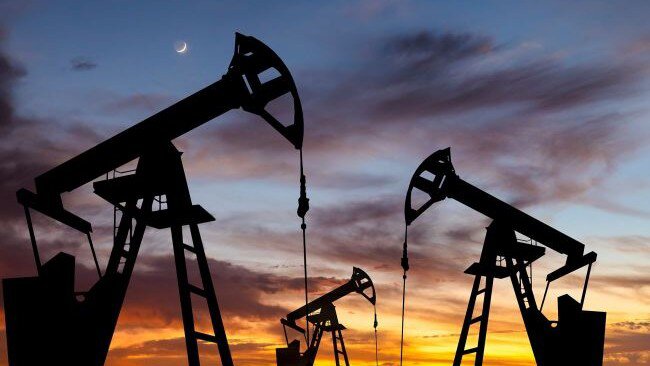 دو سیگنال متفاوت از اقتصاد جهانی | جهش تاریخی مس و عقبنشینی نفت چاه نفت - خرید نفت
