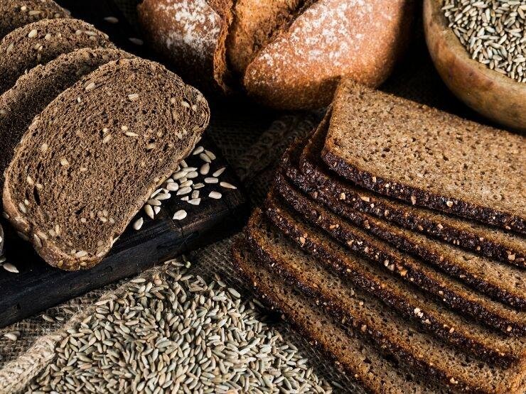 با حبوبات در خانه نان بپزید! | طرز تهیه ۴ مدل نان پروتئینی با حبوبات