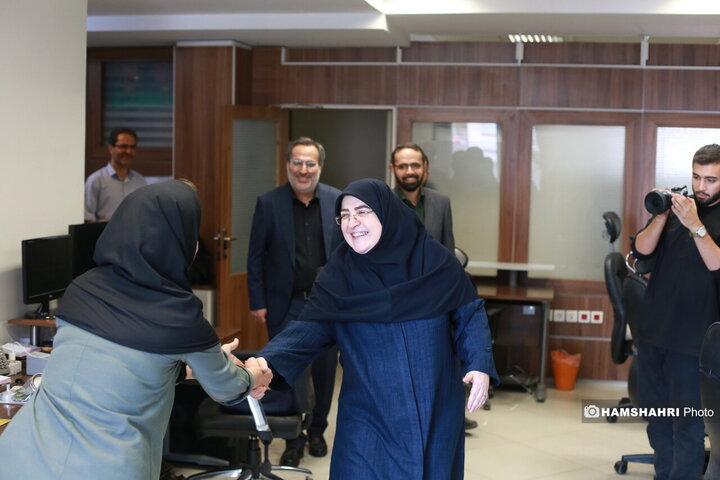 حضور سخنگوی دولت در موسسه همشهری