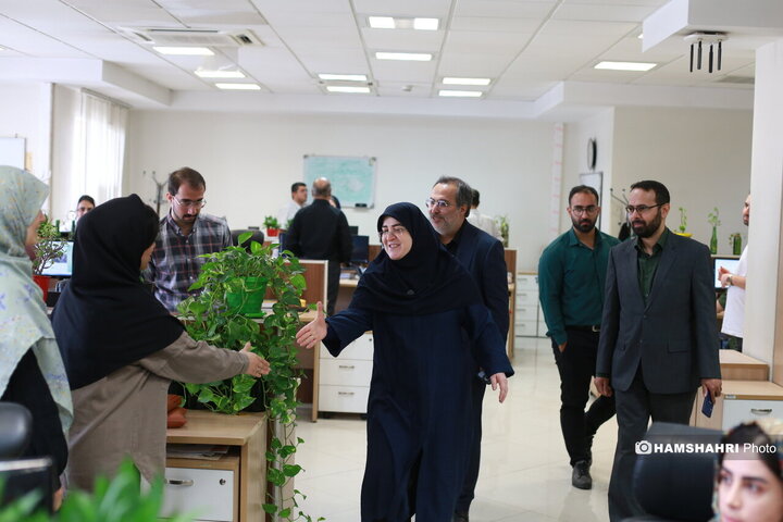 حضور سخنگوی دولت در موسسه همشهری