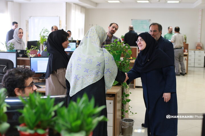 حضور سخنگوی دولت در موسسه همشهری