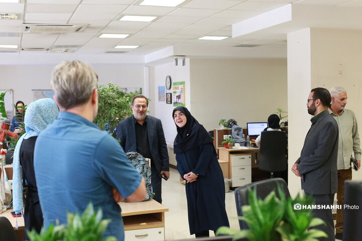 حضور سخنگوی دولت در موسسه همشهری