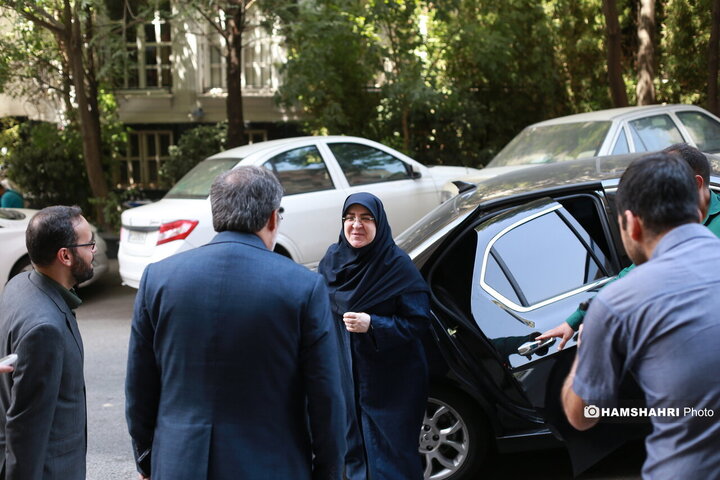 حضور سخنگوی دولت در موسسه همشهری