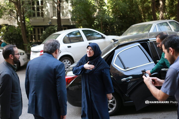 حضور سخنگوی دولت در موسسه همشهری