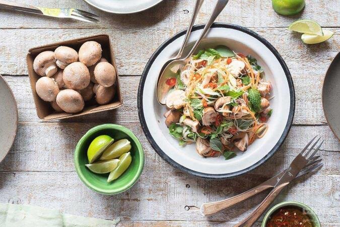 طرز تهیه ۲ نوع سالاد قارچ با سس مخصوص