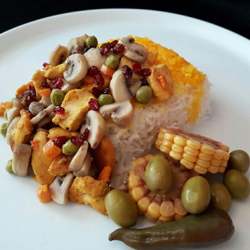 طرز تهیه قارچ‌پلو خوشمزه با نخودفرنگی به سبک مجلسی