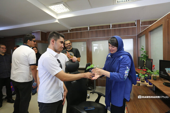 بازدید کودکان اتیسم از تحریریه همشهری بمناسبت روز خبرنگار